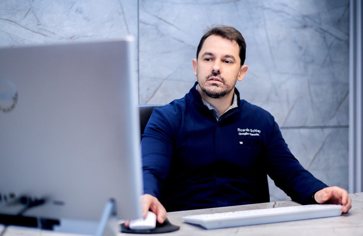 Ektipos Entrevista Dr. Ricardo Schley